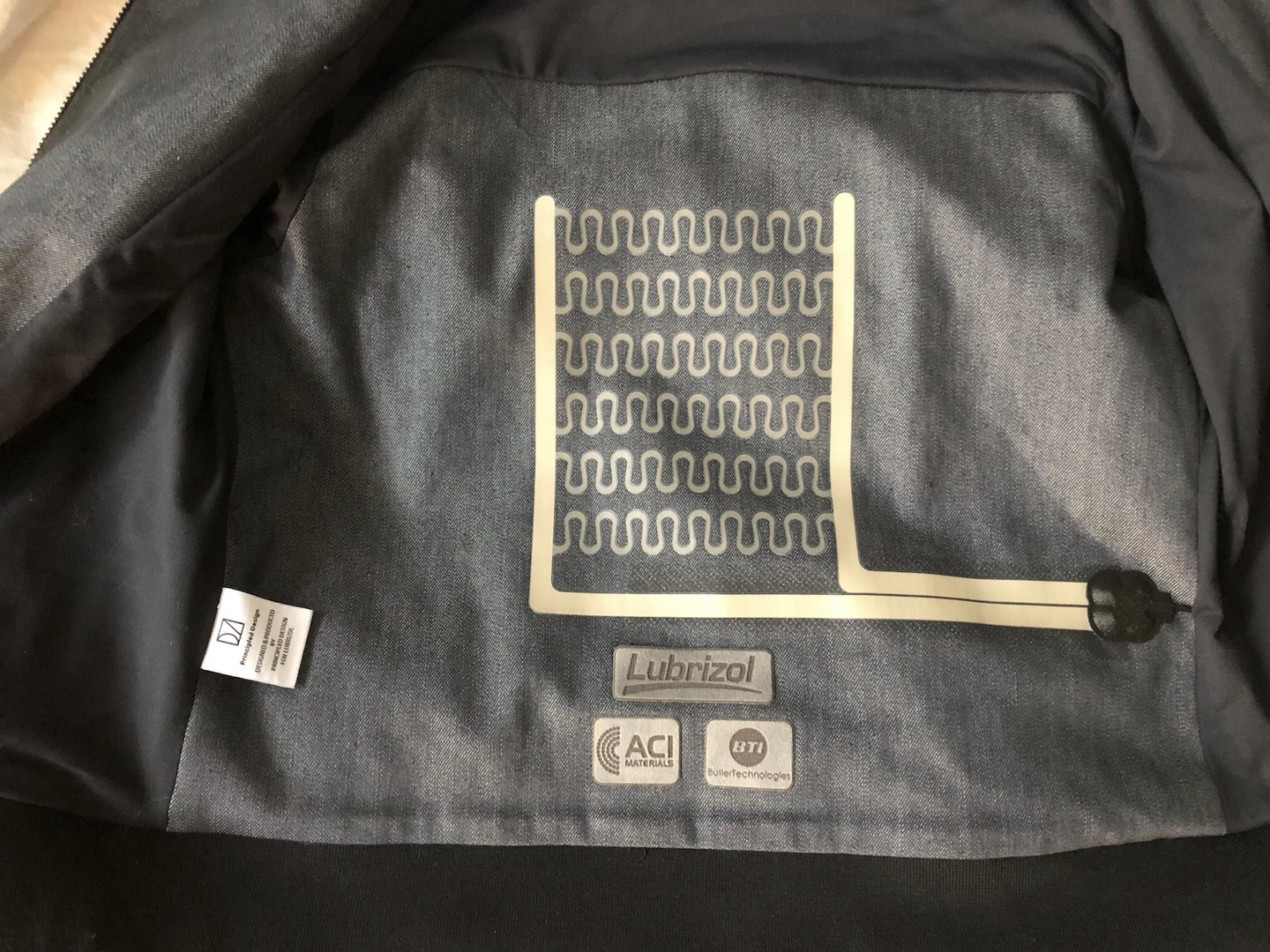 Heating element construction inside the jacket lining